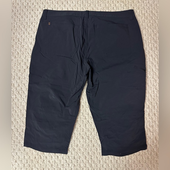 WOMEN’S CAPRI’S QUICK DRY PERFORMANCE - Picture 3 of 3